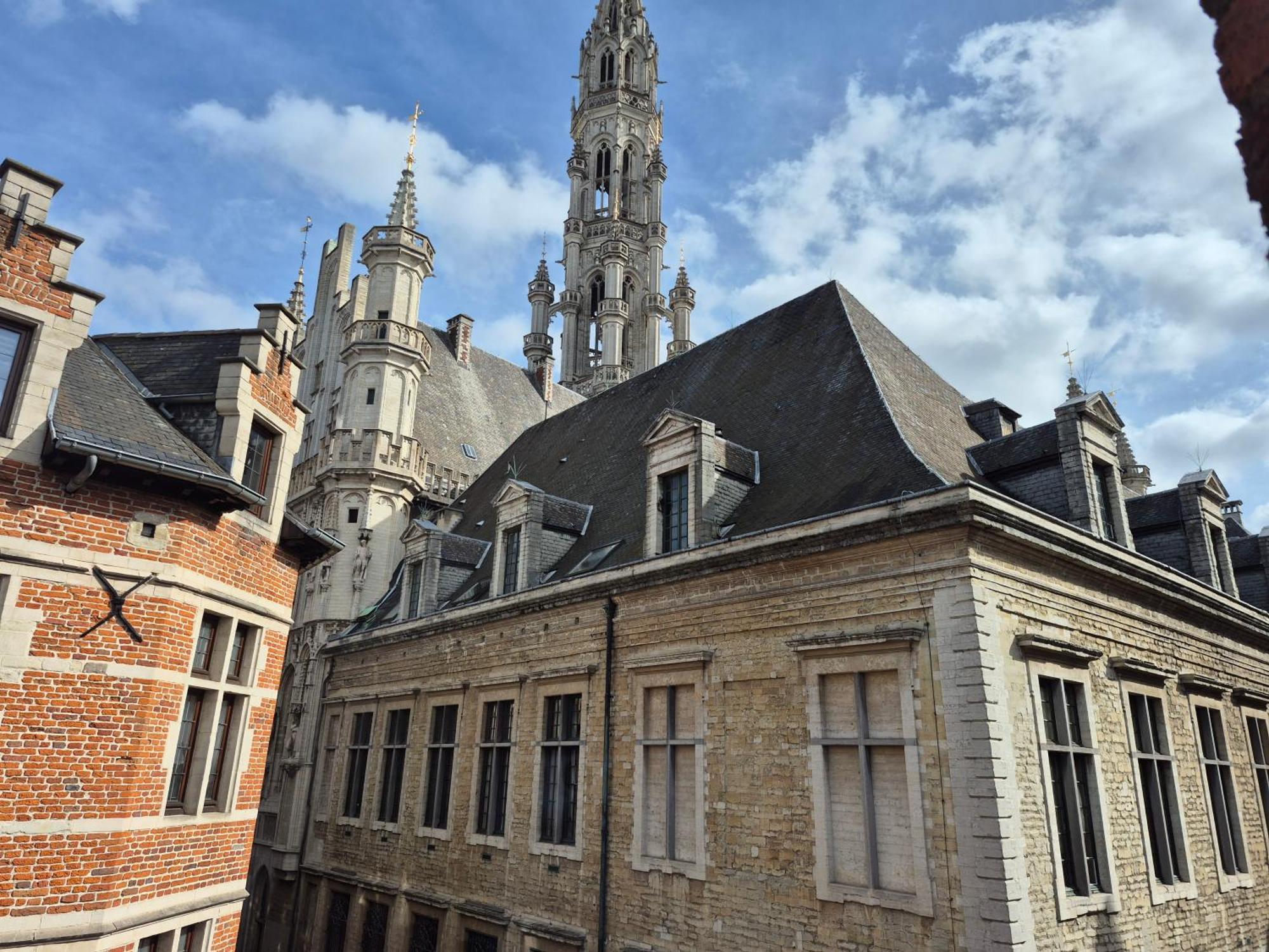 Les Pieds A La Grande Place, Brussels